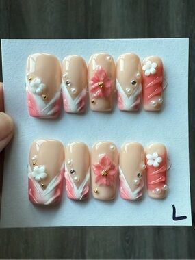 Peach Pink Floral Press-On Nail Set